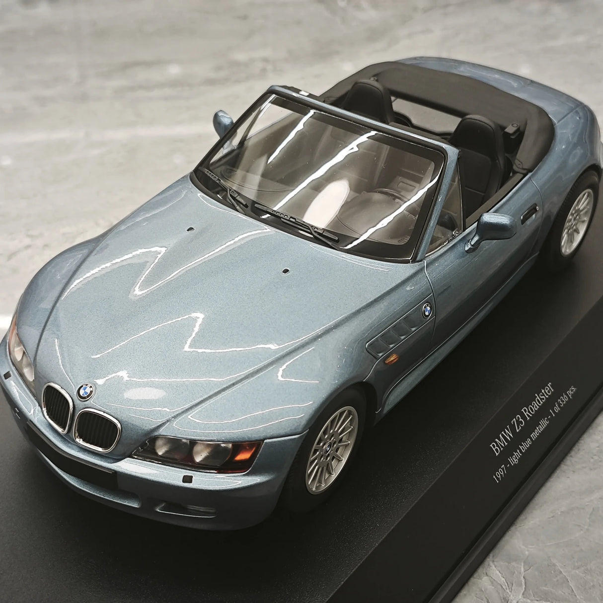 Minichamps BMW 1997 Z3 Roadster بلو 1:18 – نموذج راتنج قابل للجمع