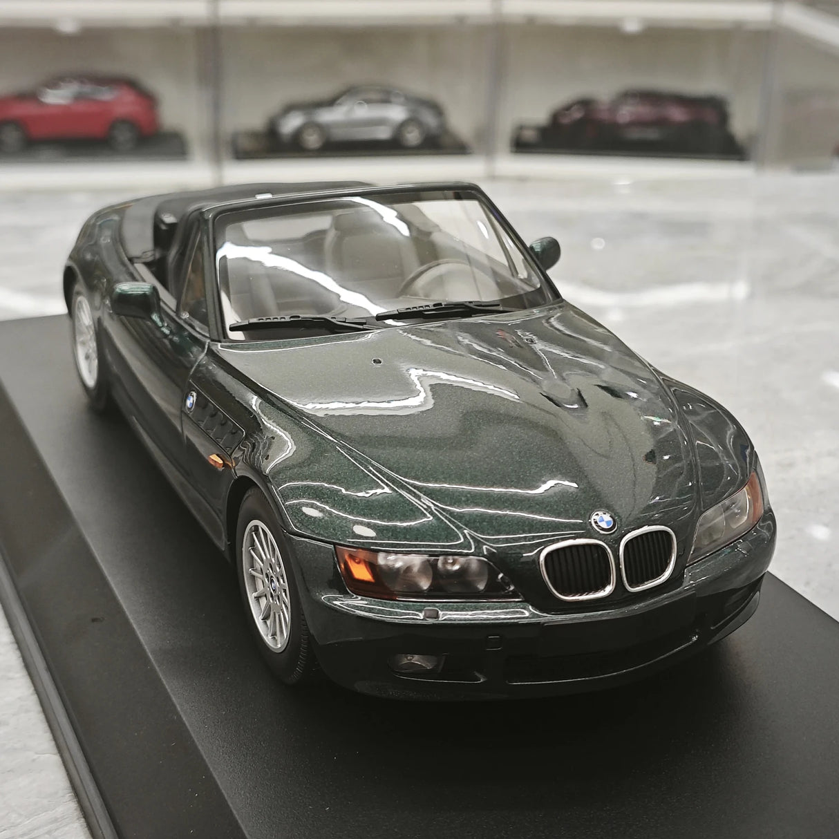 Minichamps BMW 1997 Z3 Roadster 1:18 الأخضر – نموذج راتنج قابل للجمع