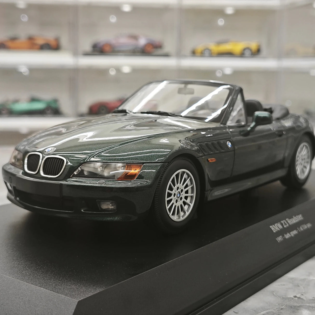 Minichamps BMW 1997 Z3 Roadster 1:18 الأخضر – نموذج راتنج قابل للجمع