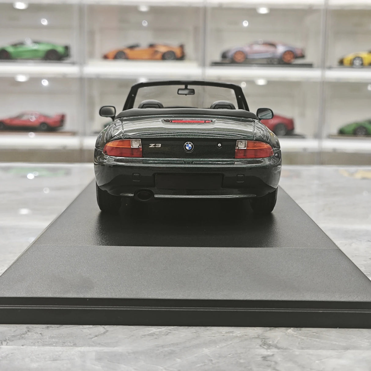 Minichamps BMW 1997 Z3 Roadster 1:18 الأخضر – نموذج راتنج قابل للجمع