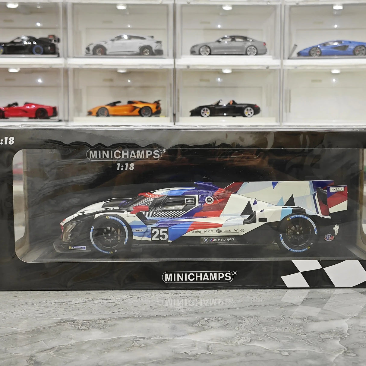 BMW 2023 M Hybrid V8 LMDh Presentation Car #25 1:18 modello collezionabile in resina di Minichamps - vista 13