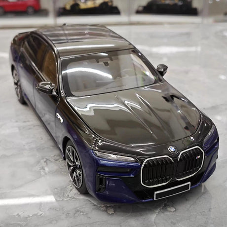 [Minichamps] 1:18 BMW 2024 G70 i7 musta pienoismalli Die-Cast