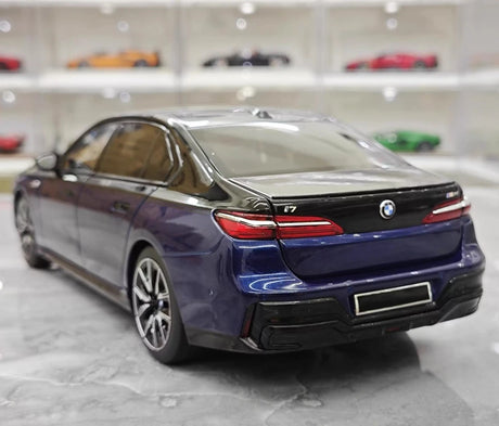 [Minichamps] 1:18 BMW 2024 G70 i7 musta pienoismalli Die-Cast