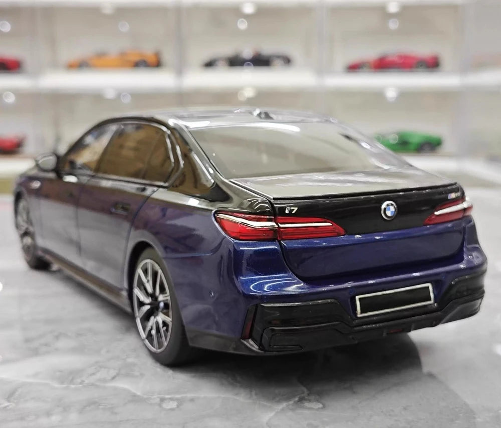 [Minichamps] 1:18 BMW 2024 G70 i7 nero modellino di auto Die-Cast