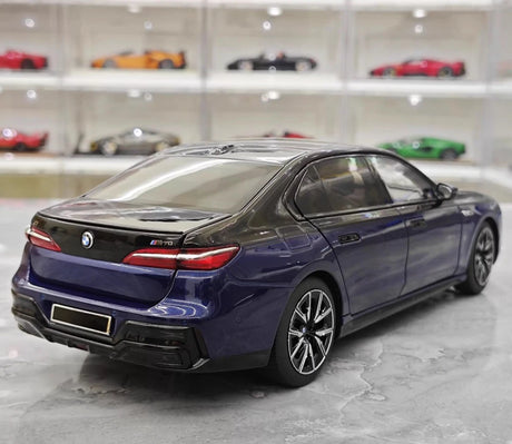 [Minichamps] 1:18 BMW 2024 G70 i7 musta pienoismalli Die-Cast