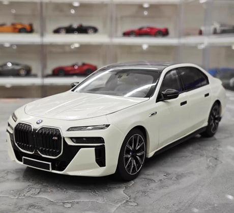 [Minichamps] 1:18 BMW 2024 G70 i7 valkoinen pienoismalli Die-Cast