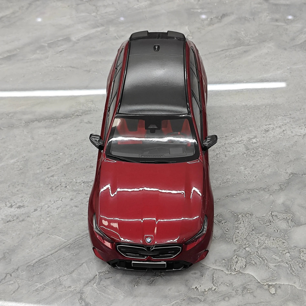 Minichamps BMW 2024 M5 Touring G99 Rojo Oscuro Metálico 1:18 – Resina de Modelo de Resina de Colección