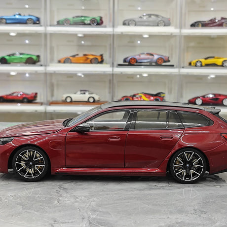 Minichamps BMW 2024 M5 Touring G99 Scuro rosso metallico 1:18 – Resina da collezione per modelli in resina