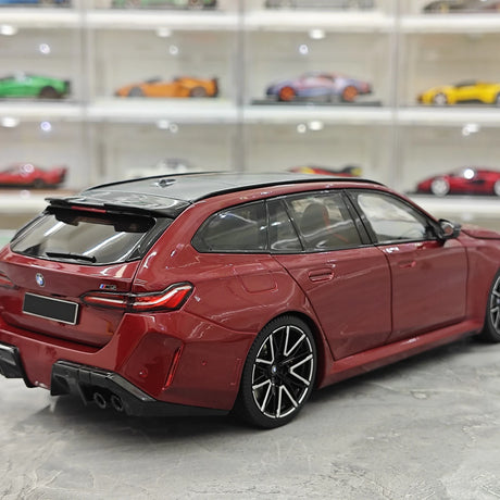 Minichamps BMW 2024 M5 Touring G99 Scuro rosso metallico 1:18 – Resina da collezione per modelli in resina