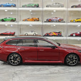 Minichamps BMW 2024 M5 Touring G99 Rojo Oscuro Metálico 1:18 – Resina de Modelo de Resina de Colección