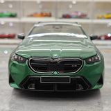 Minichamps BMW 2024 M5 Touring G99 groen Metallic 1:18 – Collectible resin Model resin