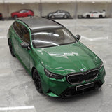 Minichamps BMW 2024 M5 Touring G99 groen Metallic 1:18 – Collectible resin Model resin