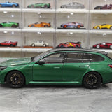 Minichamps BMW 2024 M5 Touring G99 groen Metallic 1:18 – Collectible resin Model resin