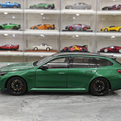 Minichamps BMW 2024 M5 Touring G99 Green Metallic 1:18 – Resina da collezione per modelli in resina