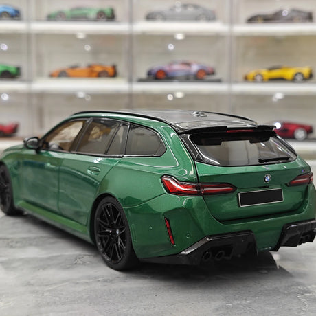 Minichamps BMW 2024 M5 Touring G99 Green Metallic 1:18 – Resina da collezione per modelli in resina