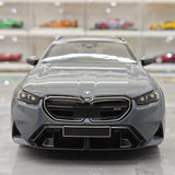 Minichamps BMW 2024 M5 Touring G99 Grey Metallic 1:18 – Verzamelbare resin modelresin resin