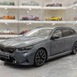 Minichamps BMW 2024 M5 Touring G99 Grey Metallic 1:18 – Verzamelbare resin modelresin resin
