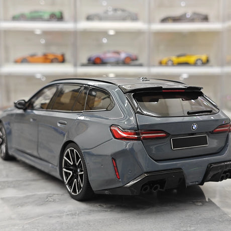 Minichamps BMW 2024 M5 Touring G99 Grigio Metallico 1:18 – Resina modello in resina collezionabile