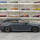 Minichamps BMW 2024 M5 Touring G99 Grey Metallic 1:18 – Verzamelbare resin modelresin resin