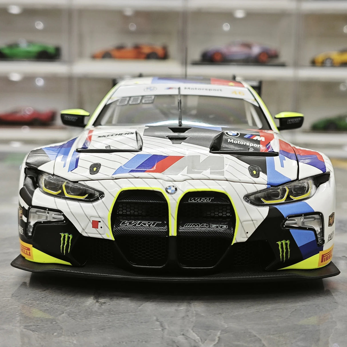 BMW 2025 M4 GT3 Team WRT #46 1:18 modello da collezione in metallo pressofuso di Minichamps - vista 1