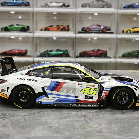 BMW 2025 M4 GT3 Team WRT #46 1:18 modello da collezione pressofuso di Minichamps - vista 9