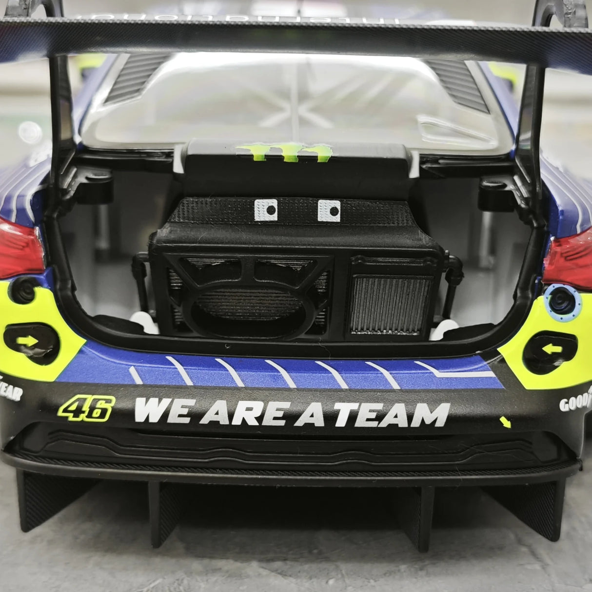 BMW 2025 M4 GT3 EVO Team WRT #46 1:18 modello da collezione Qatar in metallo pressofuso di 1812 km di Minichamps - vista 14