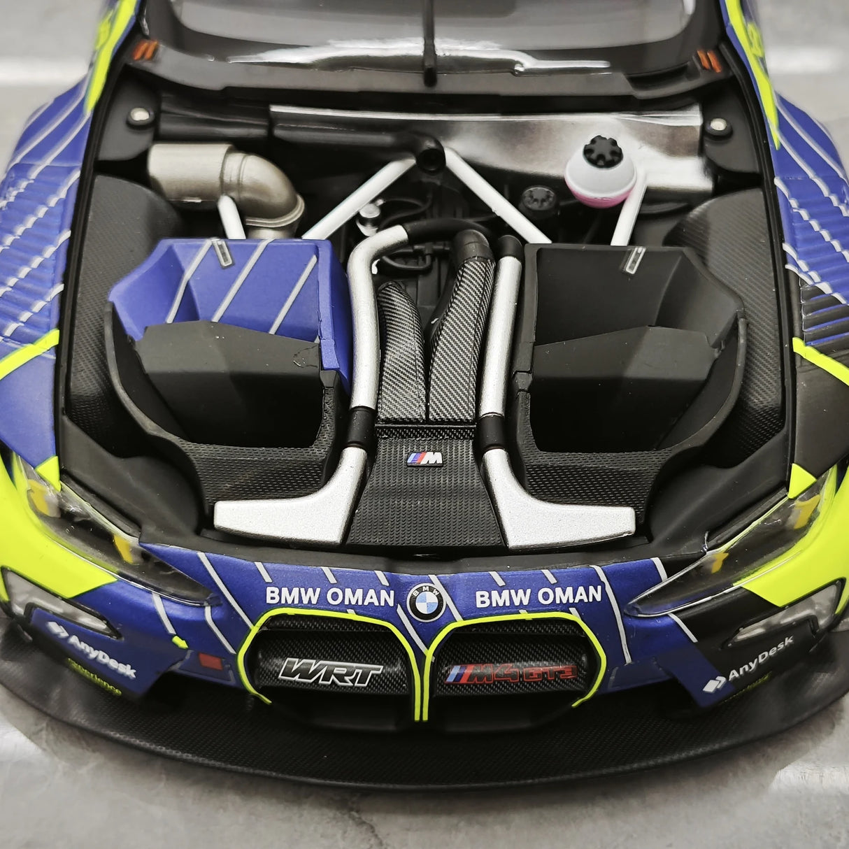 BMW 2025 M4 GT3 EVO Team WRT #46 1:18 Pole Position 6H modello da collezione Imola pressofuso di Minichamps - vista 11