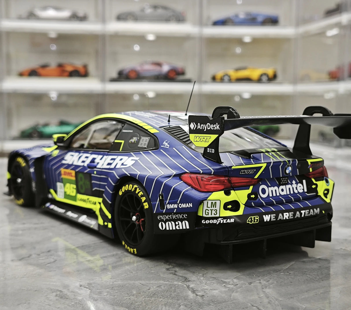 BMW 2025 M4 GT3 EVO Team WRT #46 1:18 Pole Position 6H modello da collezione pressofuso Imola di Minichamps - vista 6