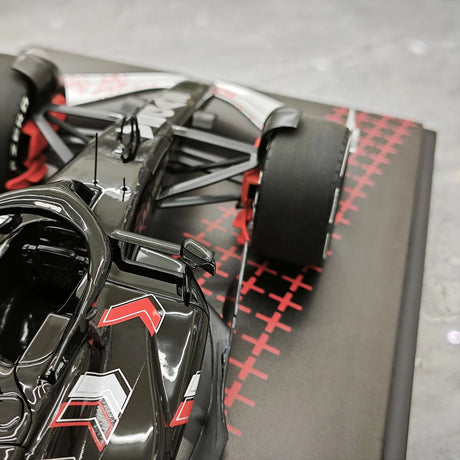 Minichamps Formel 1 2024 Las Vegas GP Show Car 1:18 – Sammelobjekt-Resin-Modell F1 Modellauto