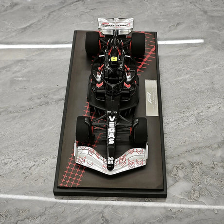 Minichamps Formel 1 2024 Las Vegas GP Show Car 1:18 – Sammelobjekt-Resin-Modell F1 Modellauto