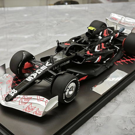 Minichamps Formel 1 2024 Las Vegas GP Show Car 1:18 – Sammelobjekt-Resin-Modell F1 Modellauto