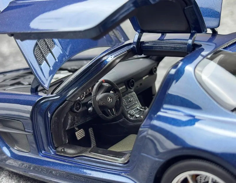 [Minichamps] 1:18 Mercedes-AMG 2013 SLS Black Series Blue Model Car Die-Cast