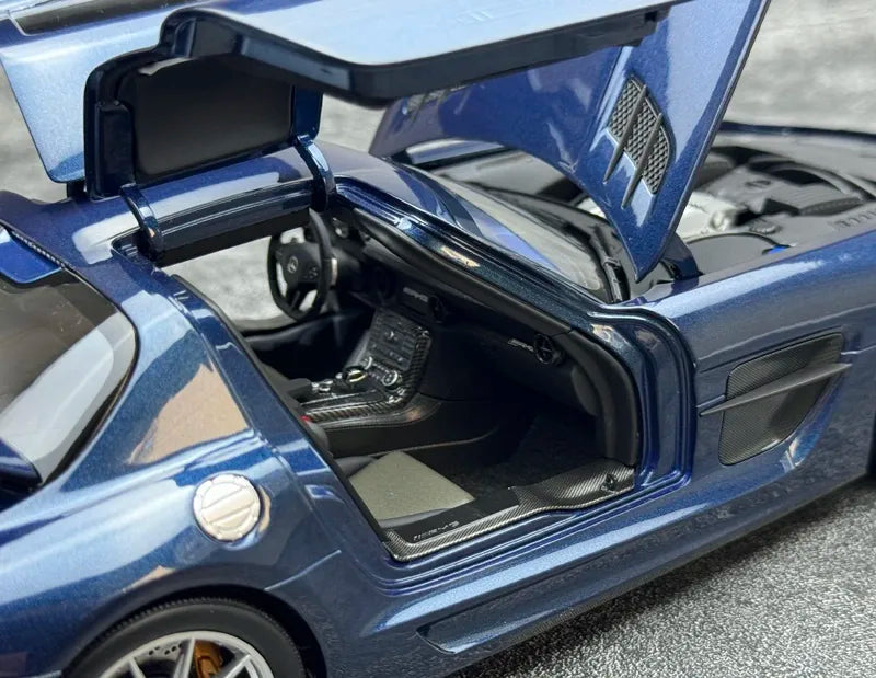 [Minichamps] 1:18 Mercedes-AMG 2013 SLS Black Series Blue Model Car Die-Cast