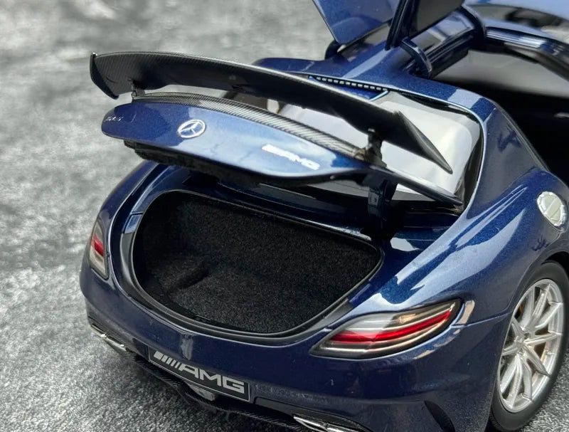 [Minichamps] 1:18 Mercedes-AMG 2013 SLS Black Series Blue Model Car Die-Cast