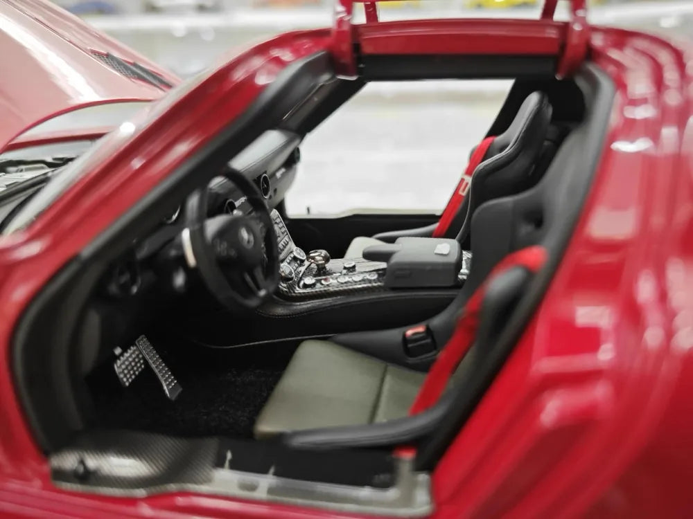 [Minichamps] 1:18 Mercedes-AMG 2013 SLS Black Series Red Model Car Die-Cast