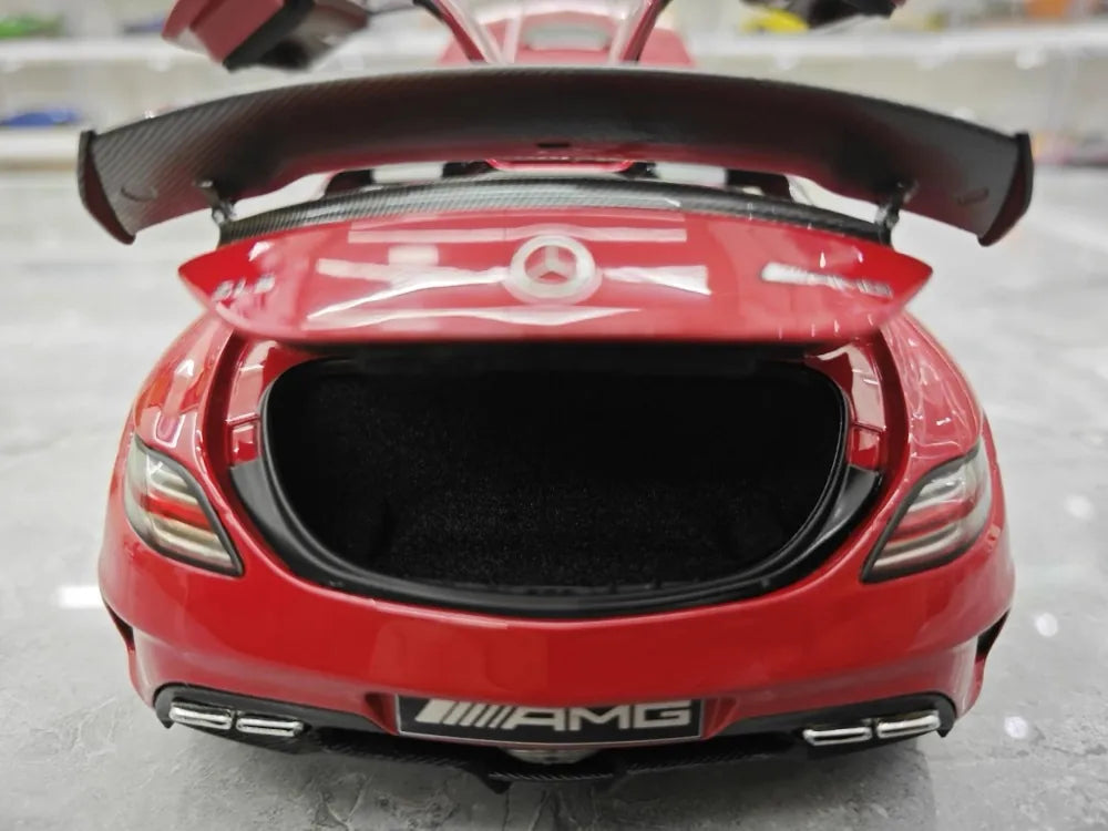 [Minichamps] 1:18 Mercedes-AMG 2013 SLS Black Series Red Model Car Die-Cast