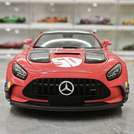 [Minichamps] 1:18 Mercedes-AMG 2021 GT nero Series rosso Pig 50th Anniversary modellino pressofuso