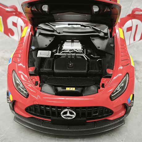 [Minichamps] 1:18 Mercedes-AMG 2021 GT nero Series rosso Pig 50th Anniversary modellino pressofuso