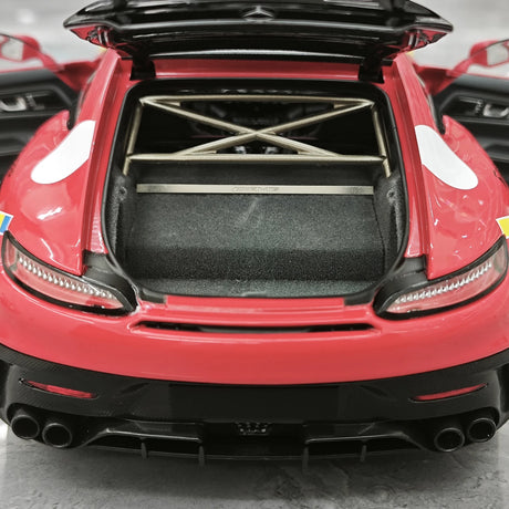 [Minichamps] 1:18 Mercedes-AMG 2021 GT nero Series rosso Pig 50th Anniversary modellino pressofuso