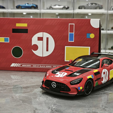 [Minichamps] 1:18 Mercedes-AMG 2021 GT nero Series rosso Pig 50th Anniversary modellino pressofuso