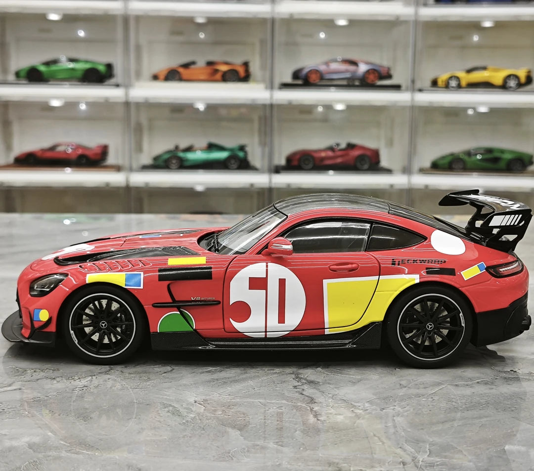 [Minichamps] 1:18 Mercedes-AMG 2021 GT nero Series rosso Pig 50th Anniversary modellino pressofuso