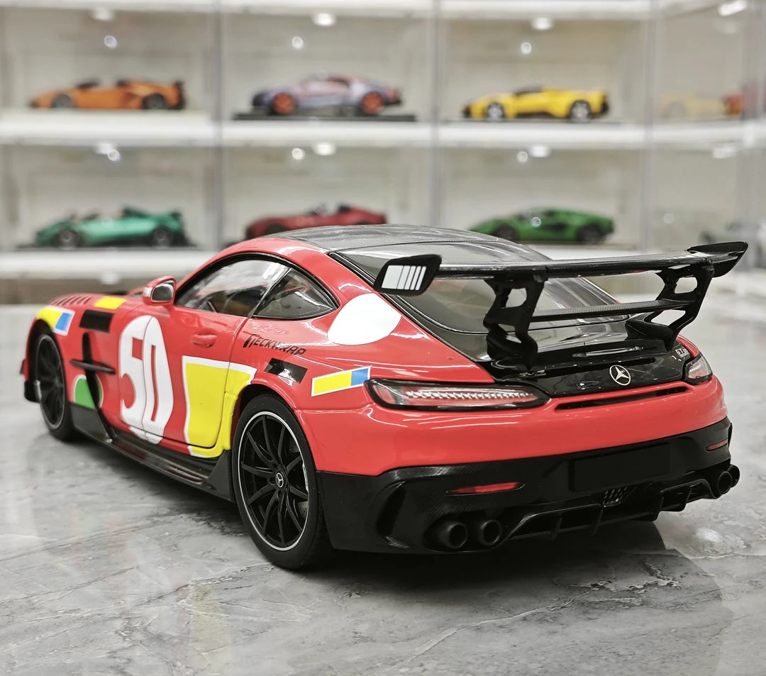 [Minichamps] 1:18 Mercedes-AMG 2021 GT nero Series rosso Pig 50th Anniversary modellino pressofuso