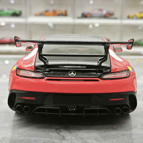 [Minichamps] 1:18 Mercedes-AMG 2021 GT nero Series rosso Pig 50th Anniversary modellino pressofuso