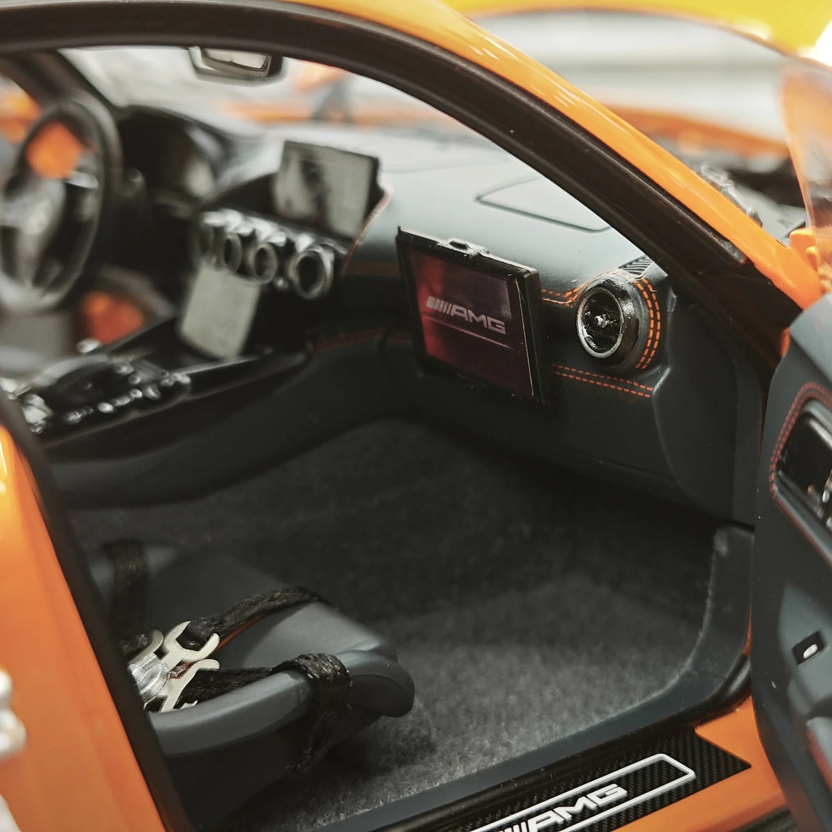 [Minichamps] 1:18 Mercedes-AMG 2021 GT Black Series Safety Car Modello Magma Beam Car Pressofuso