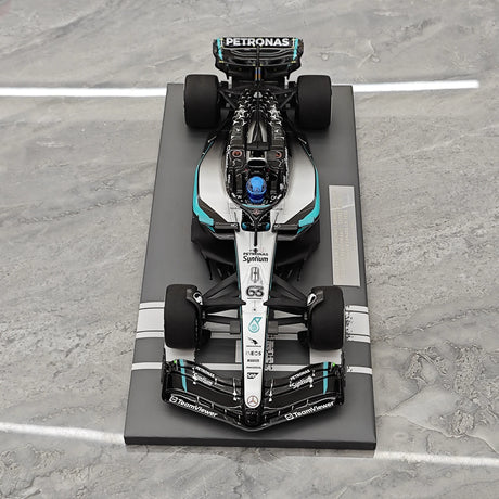 1:18 Mercedes-AMG 2025 F1 W16 #63 kanadischer GP George Russell F1 Harzmodellauto von Minichamps - Ansicht 2