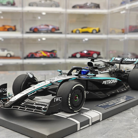 1:18 Mercedes-AMG 2025 F1 W16 #63 Singapore GP George Russell F1 Harzmodellauto von Minichamps - Ansicht 3