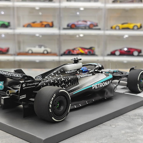 1:18 Mercedes-AMG 2025 F1 W16 #63 Singapore GP George Russell F1 Harzmodellauto von Minichamps - Ansicht 8