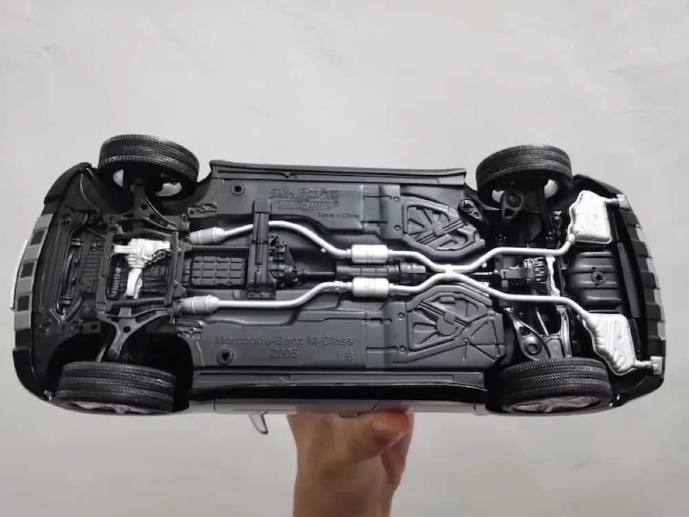 [Minichamps] 1:18 Mercedes-Benz 2005 ML-Class W164 Silver Model Car Die-Cast