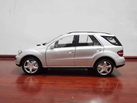 [Minichamps] 1:18 Mercedes-Benz 2005 ML-Class W164 Silver Model Car Die-Cast