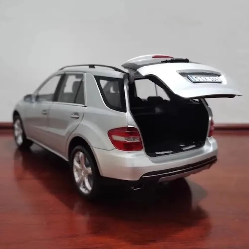 [Minichamps] 1:18 Mercedes-Benz 2005 ML-Class W164 Silver Model Car Die-Cast